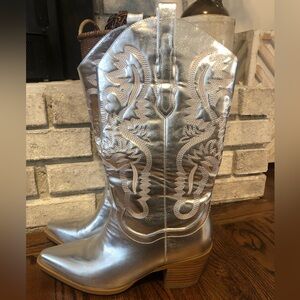 COWGIRL BOOTS